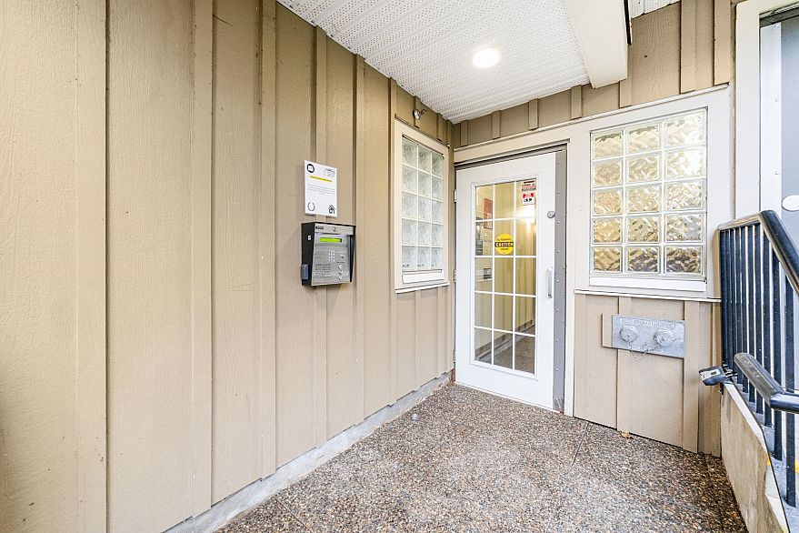 203 930 W 16th Avenue