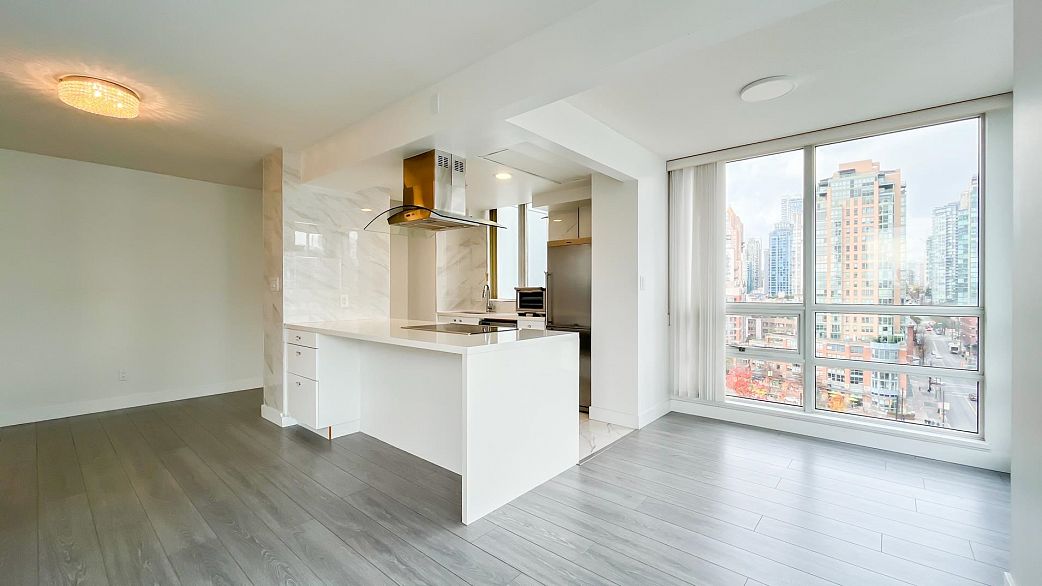 1602 1201 Marinaside Crescent