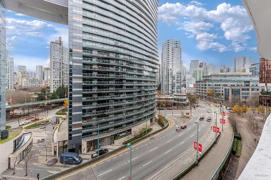 912 68 Smithe Street