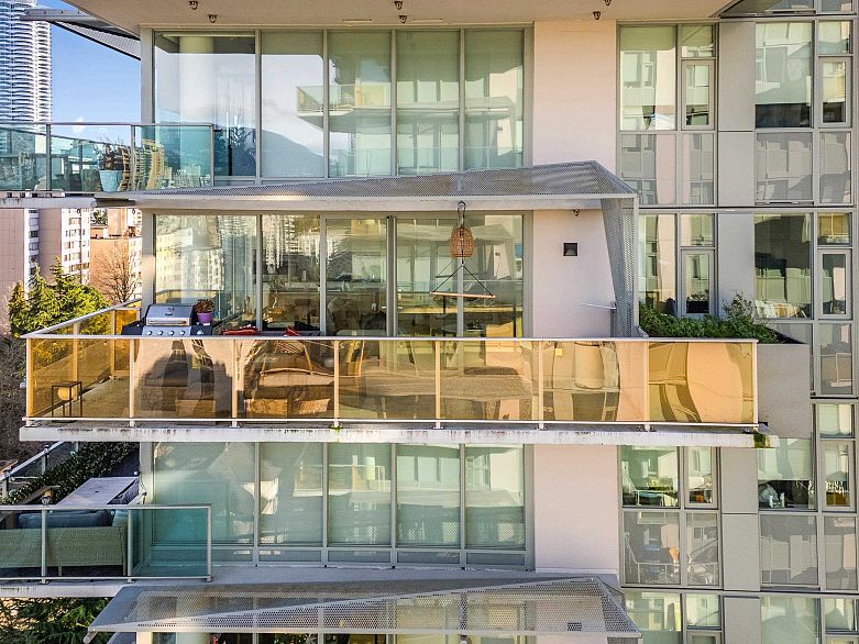 1401 1365 Davie Street