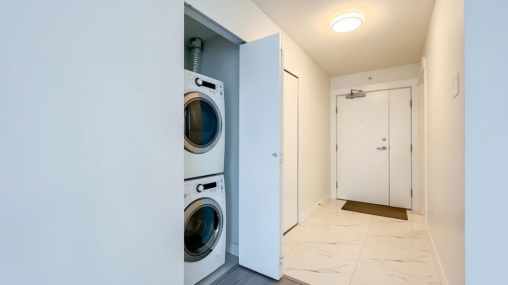 1602 1201 Marinaside Crescent