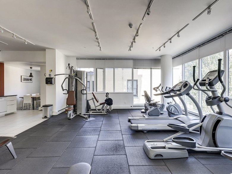 912 1325 Rolston Street