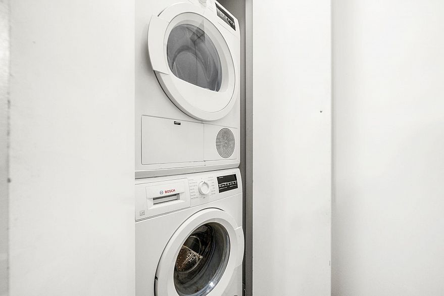 203 930 W 16th Avenue