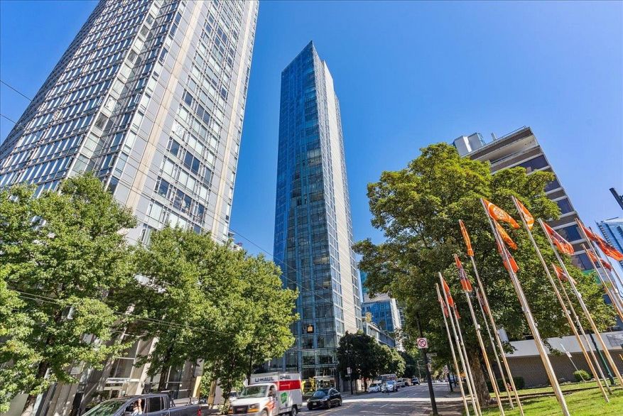 402 1477 W Pender Street