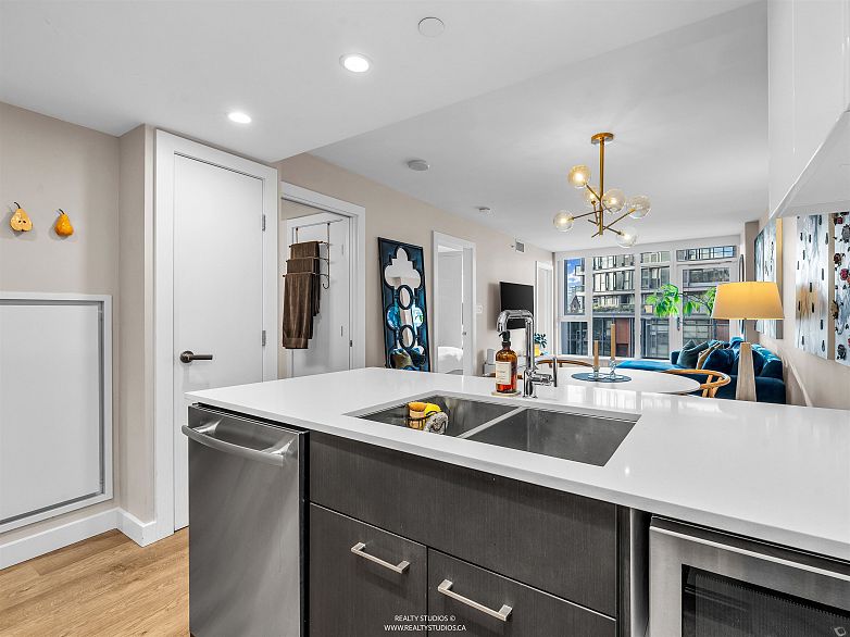 306 1618 Quebec Street