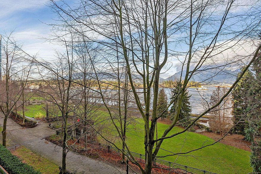 TH102 1139 W Cordova Street