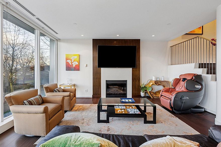 TH102 1139 W Cordova Street