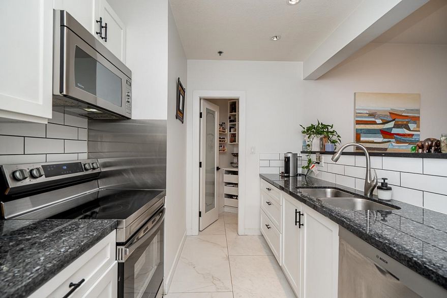 408 503 W 16th Avenue