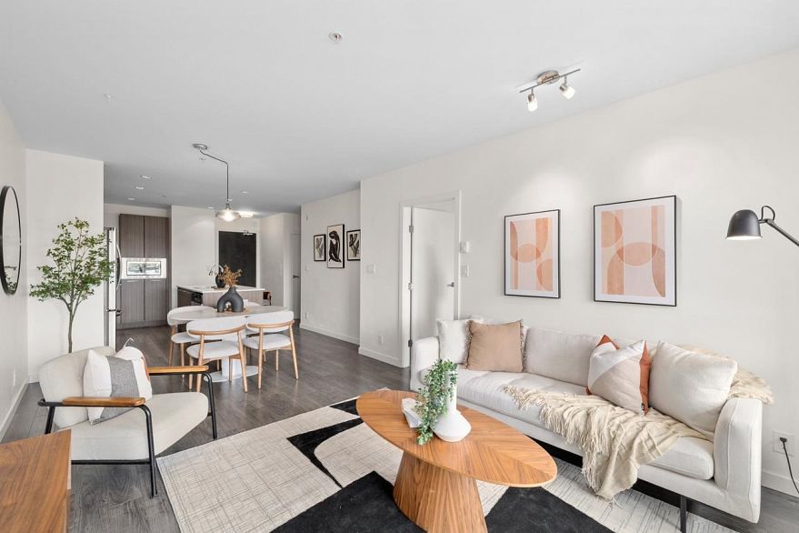 302 202 E 24th Avenue