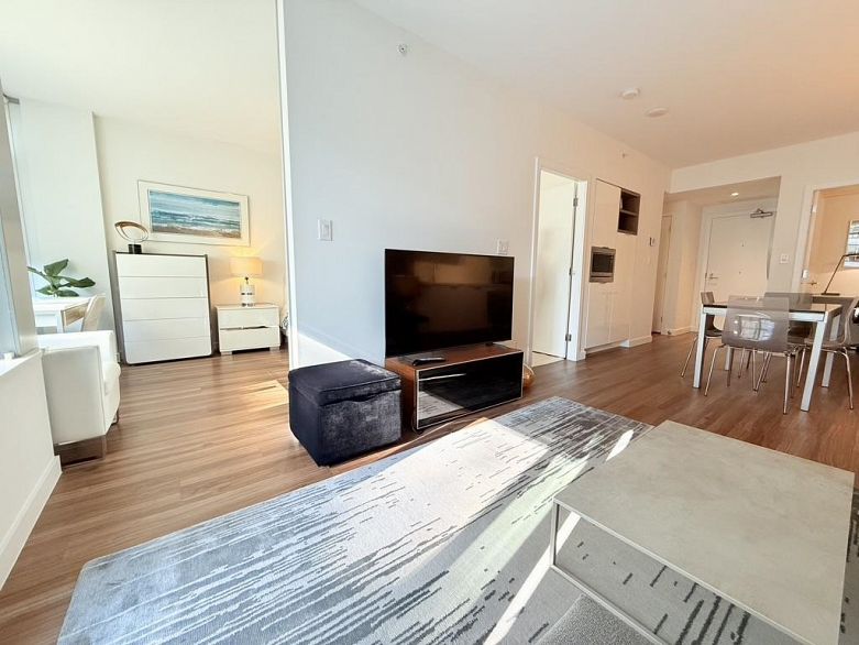 313 1661 Quebec Street