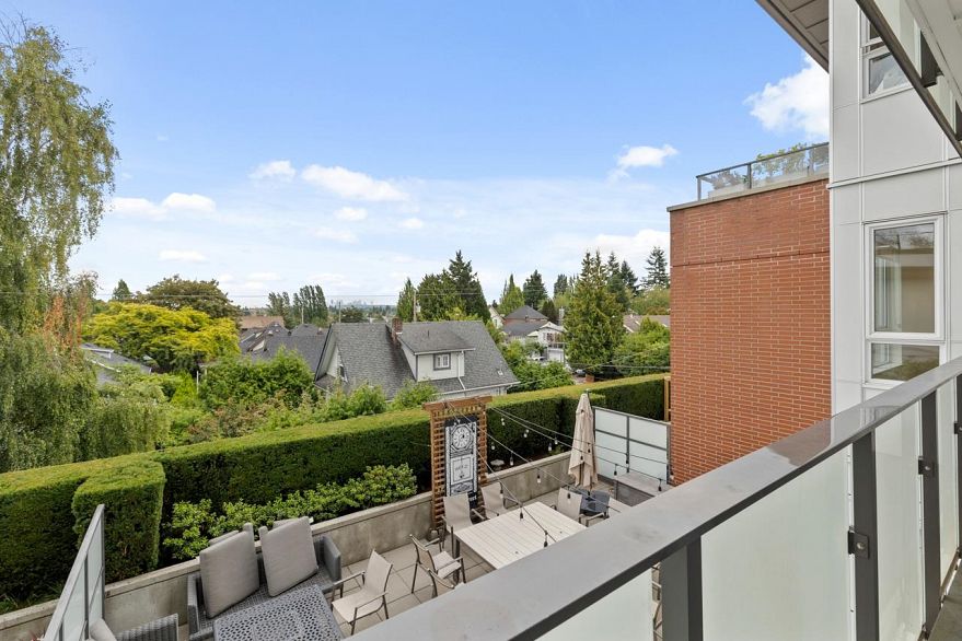 302 202 E 24th Avenue