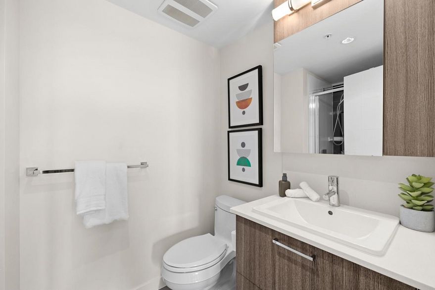 302 202 E 24th Avenue