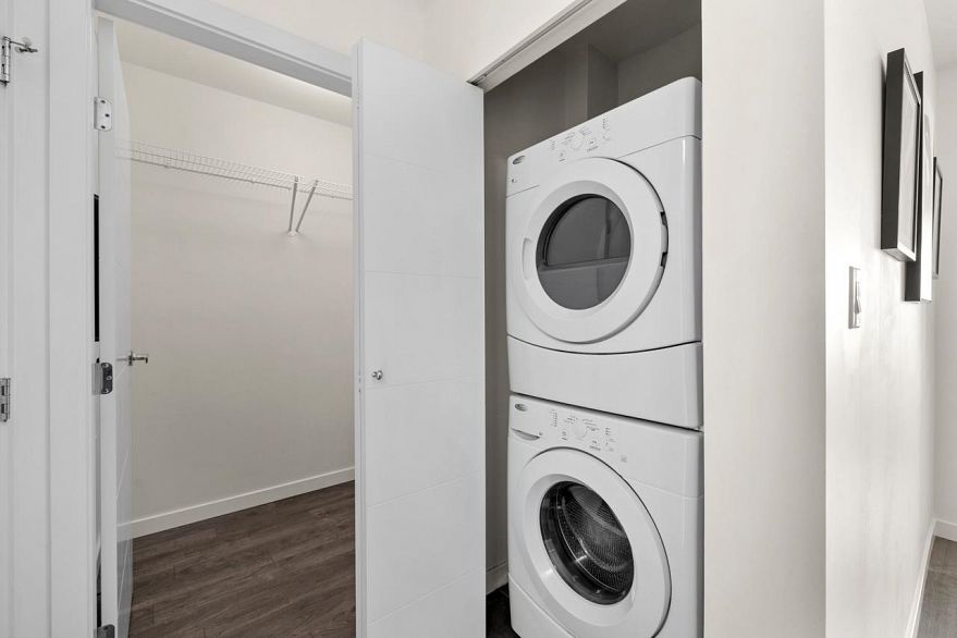 302 202 E 24th Avenue