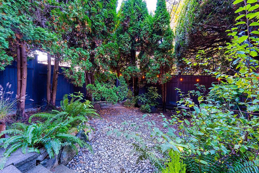 117 265 E 15th Avenue