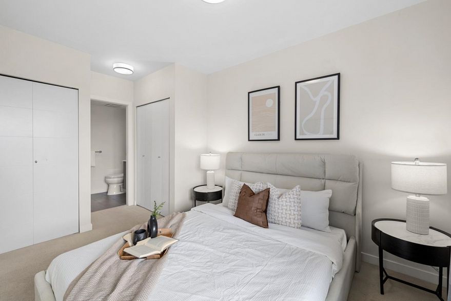 302 202 E 24th Avenue