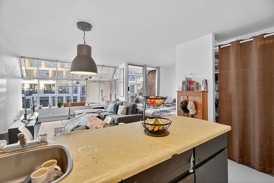 902 950 Drake Street