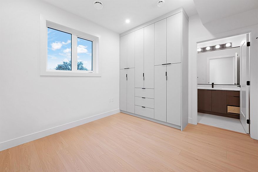 2 5554 Culloden Street