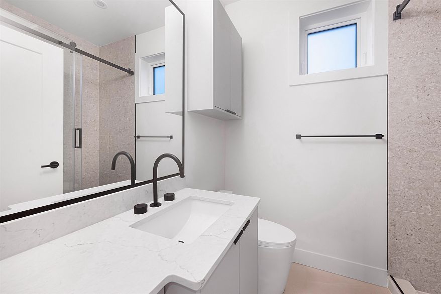 2 5554 Culloden Street