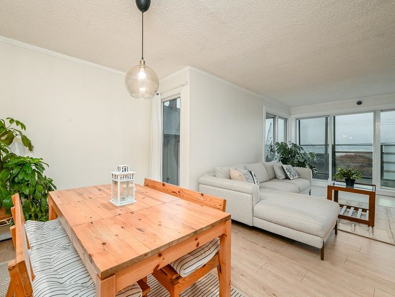 201 2336 Wall Street