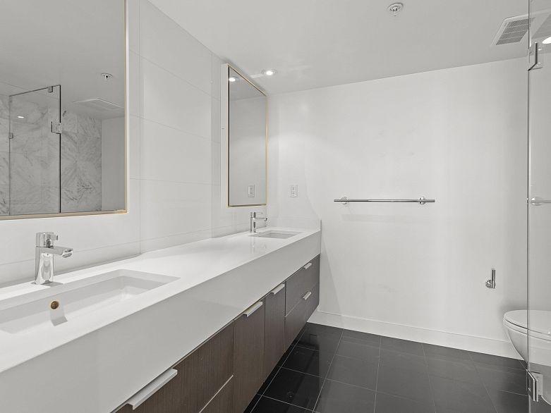 905 110 Switchmen Street