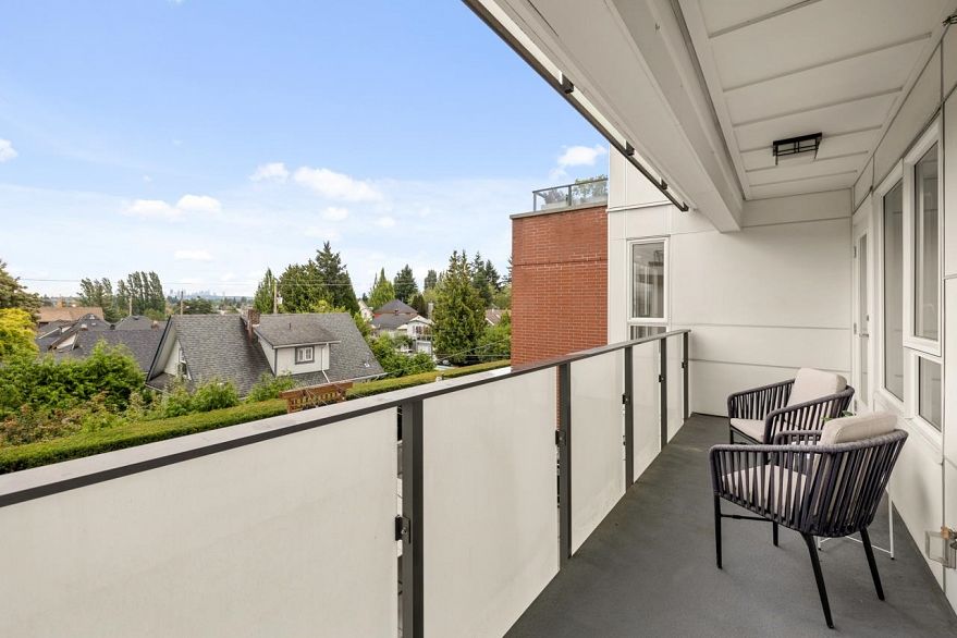 302 202 E 24th Avenue