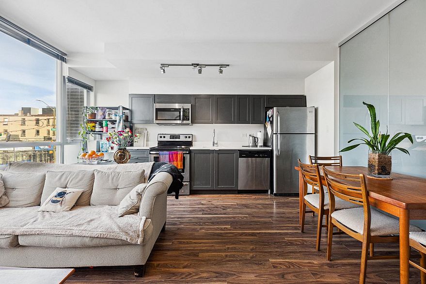 213 2511 Quebec Street