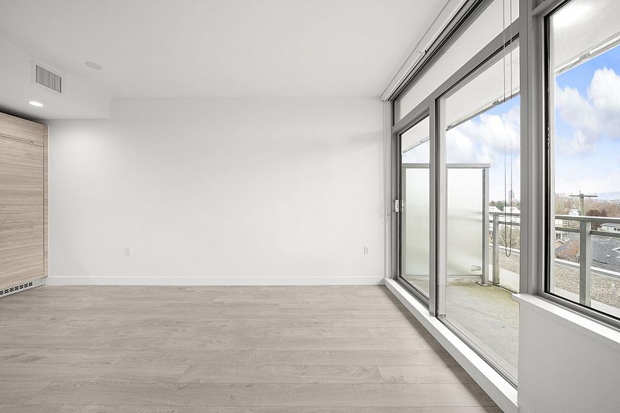 301 523 W King Edward Avenue