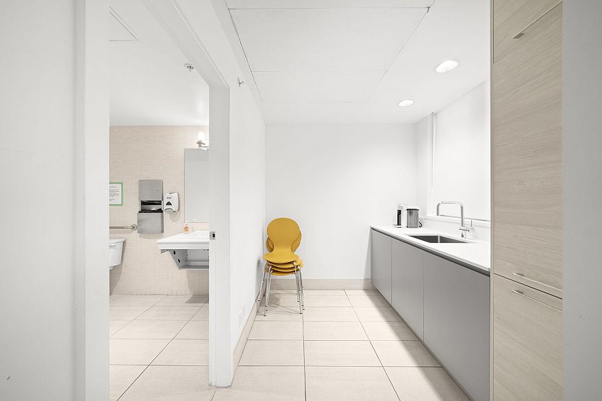 301 523 W King Edward Avenue