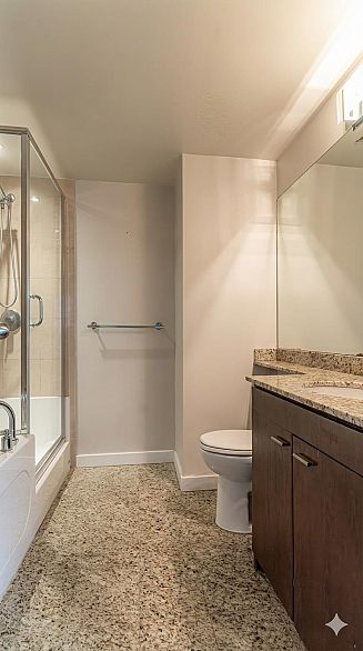 1802 455 Beach Crescent