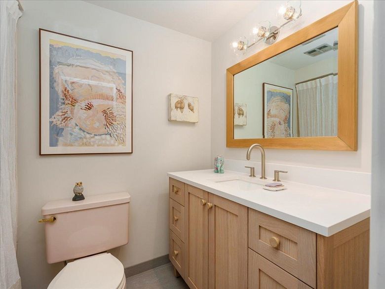 108 3787 W 4th Avenue