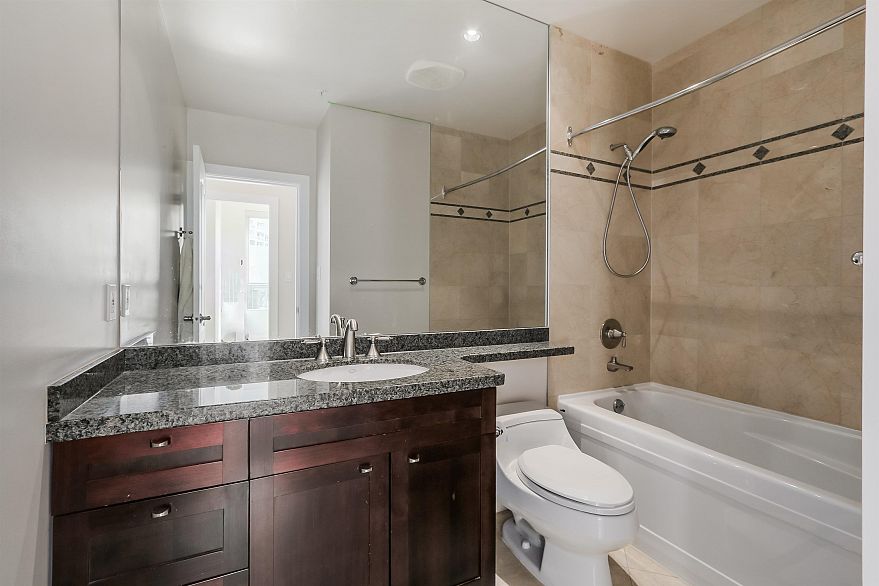 PH2803 1067 Marinaside Crescent