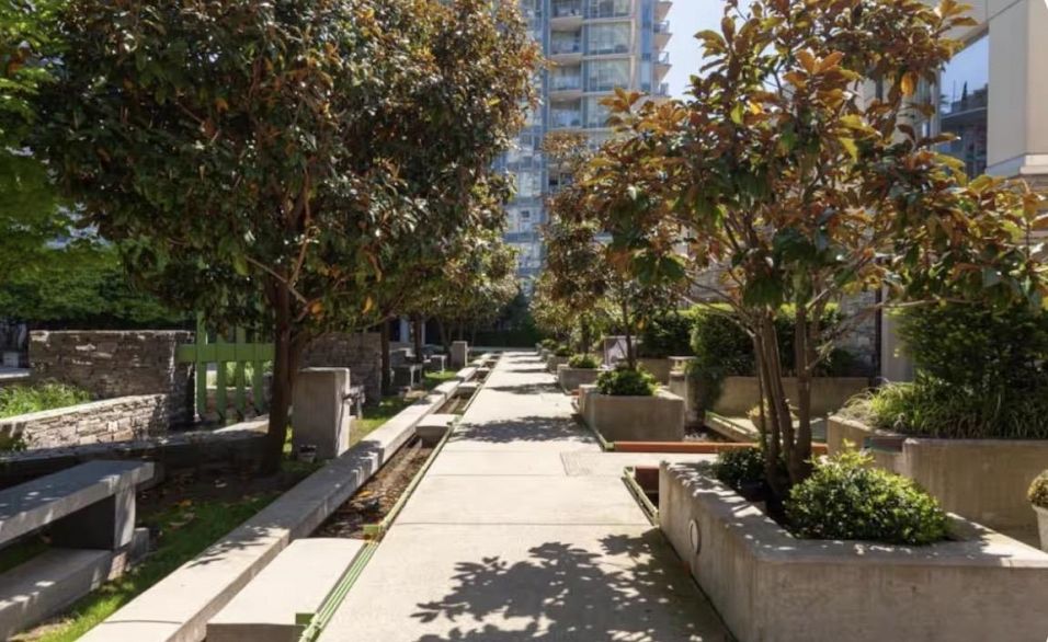 701 633 Abbott Street