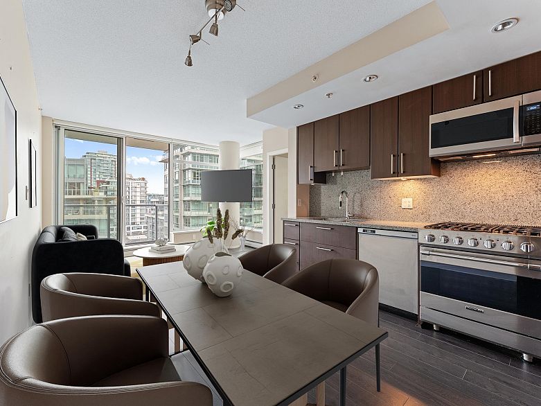 1006 108 W 1st Avenue