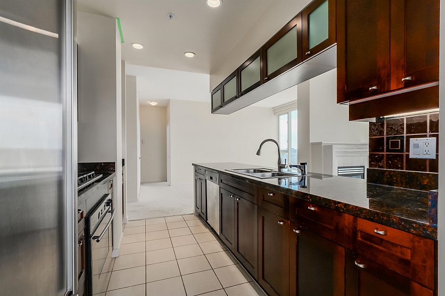 PH2803 1067 Marinaside Crescent