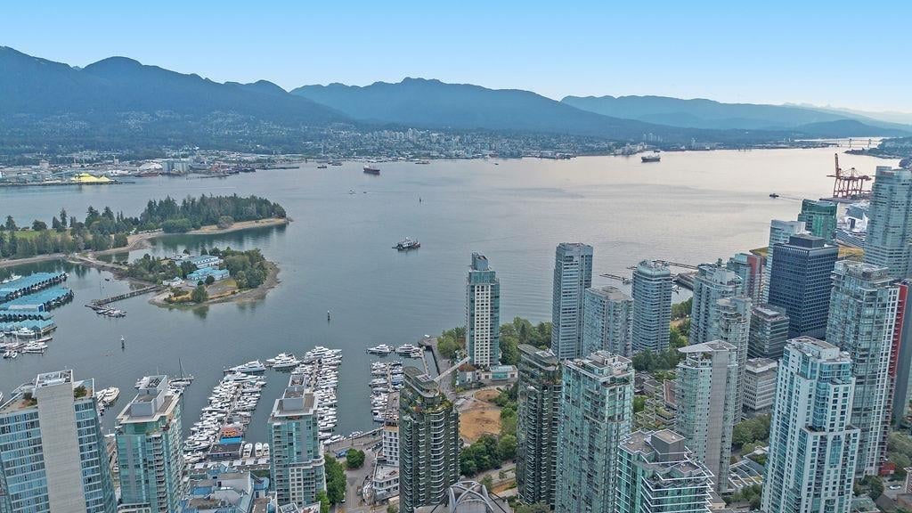 701 738 Broughton Street