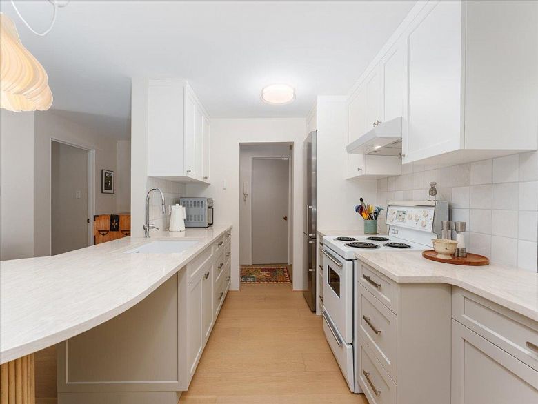 108 3787 W 4th Avenue