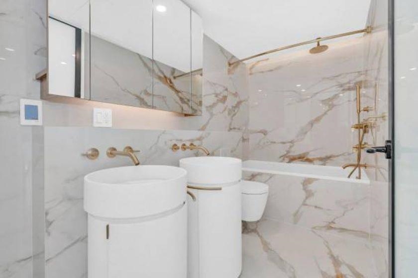 2002 1033 NELSON AVENUE, Vancouver BC V6E 0E5