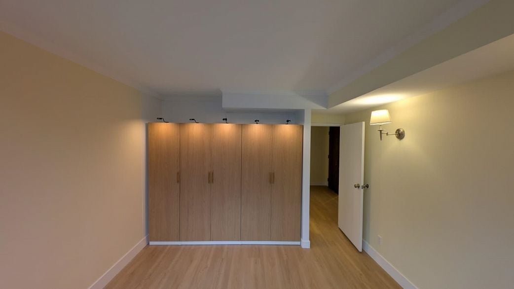 701 738 Broughton Street