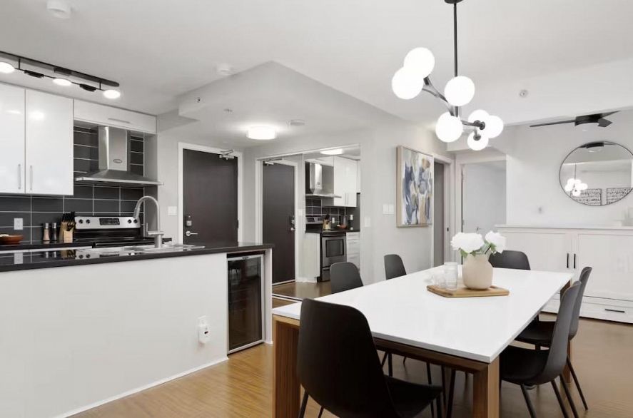 701 633 Abbott Street