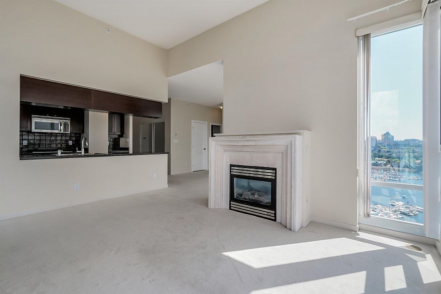 PH2803 1067 Marinaside Crescent