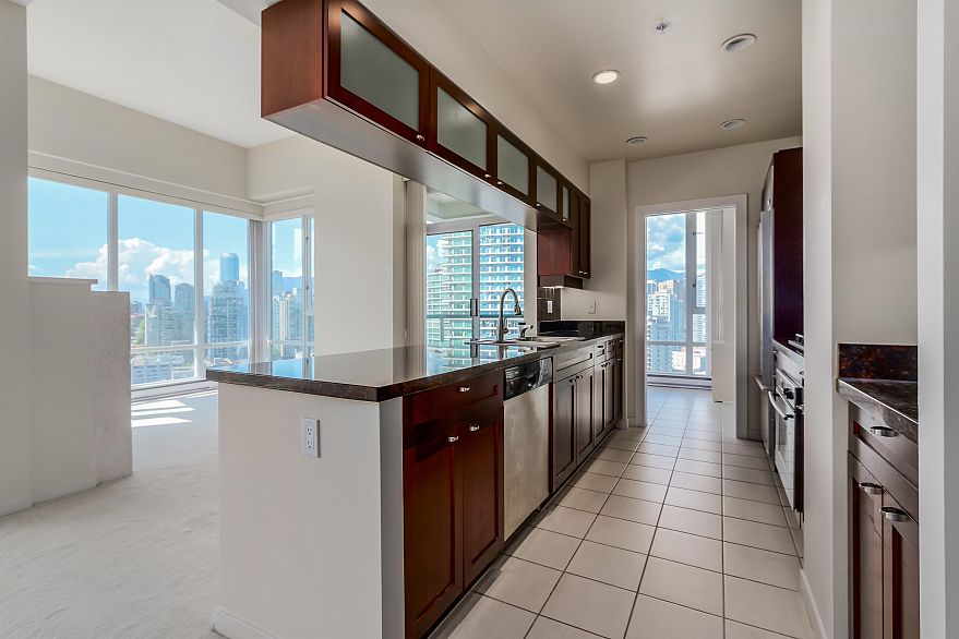 PH2803 1067 Marinaside Crescent