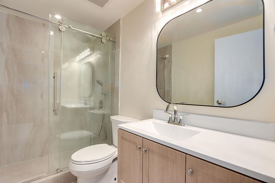 701 738 Broughton Street