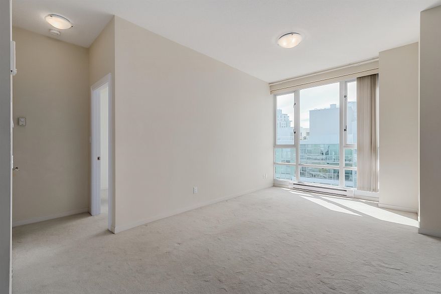 PH2803 1067 Marinaside Crescent