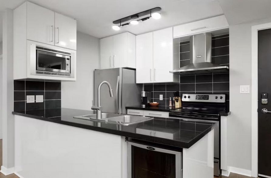 701 633 Abbott Street