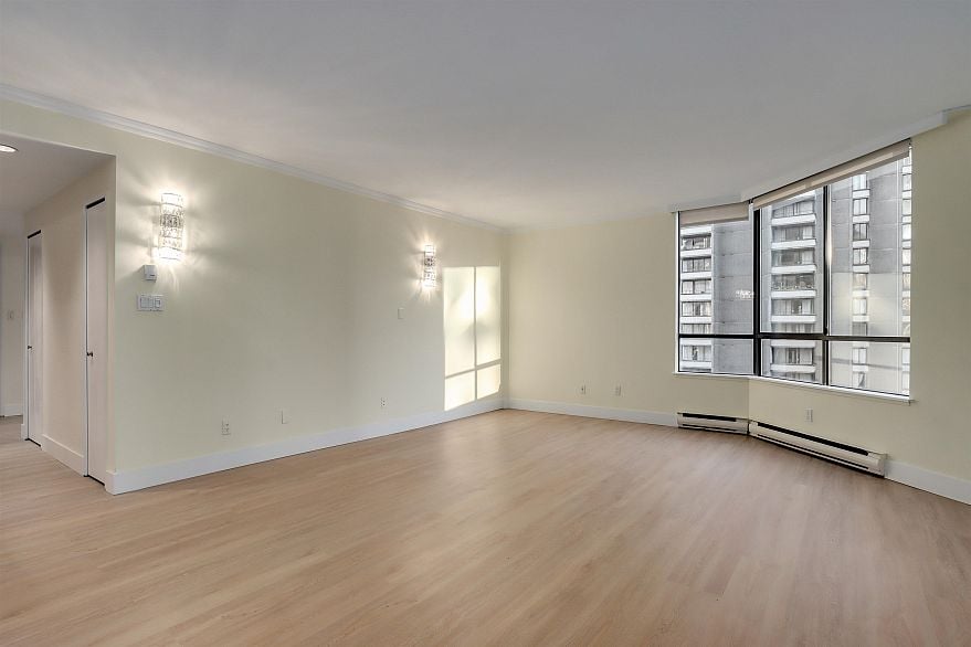 701 738 Broughton Street