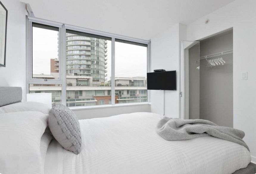 701 633 Abbott Street