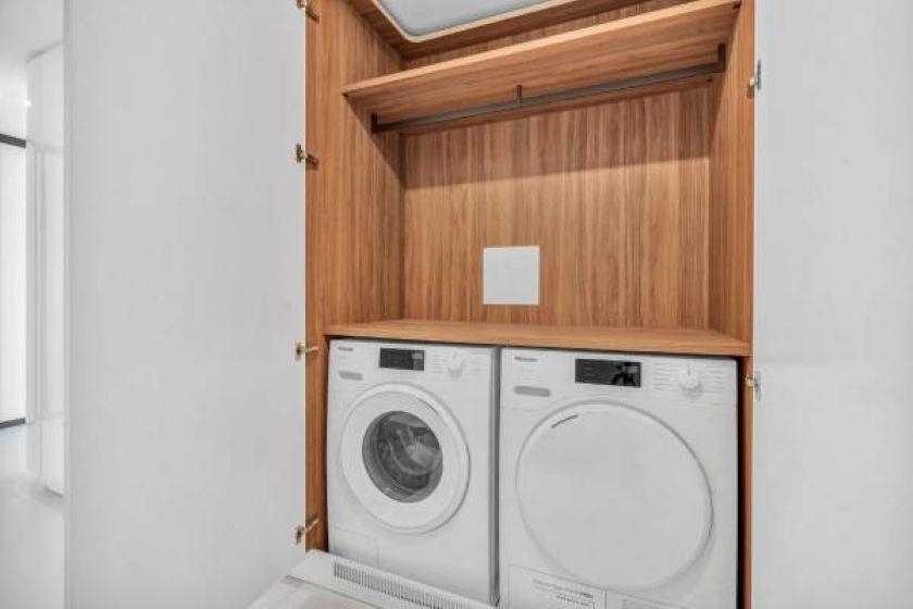 2002 1033 NELSON AVENUE, Vancouver BC V6E 0E5