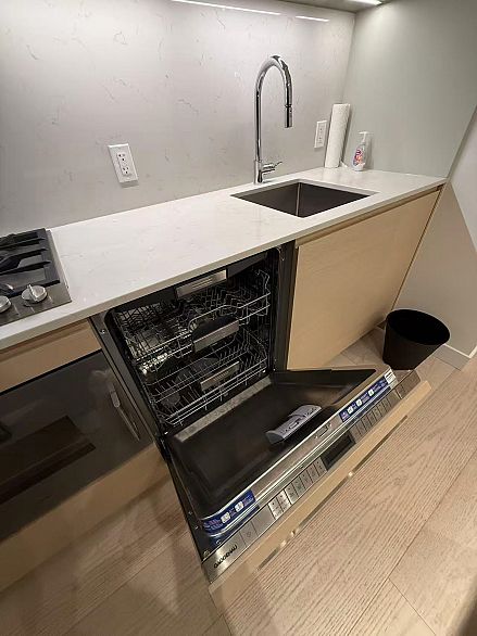 3312 1289 HORNBY, Vancouver BC V6Z 0G7