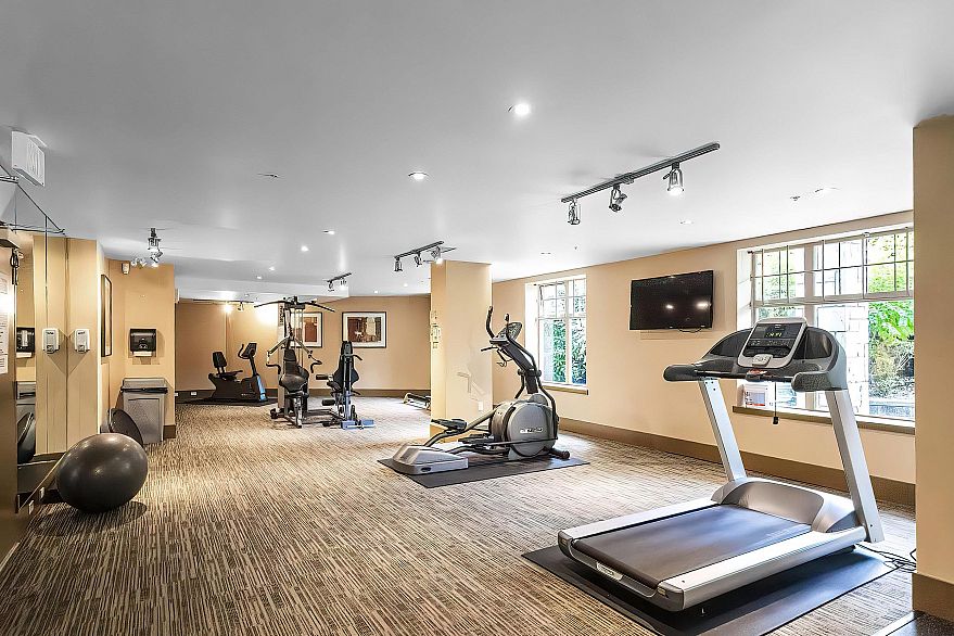 313 4883 Maclure Mews