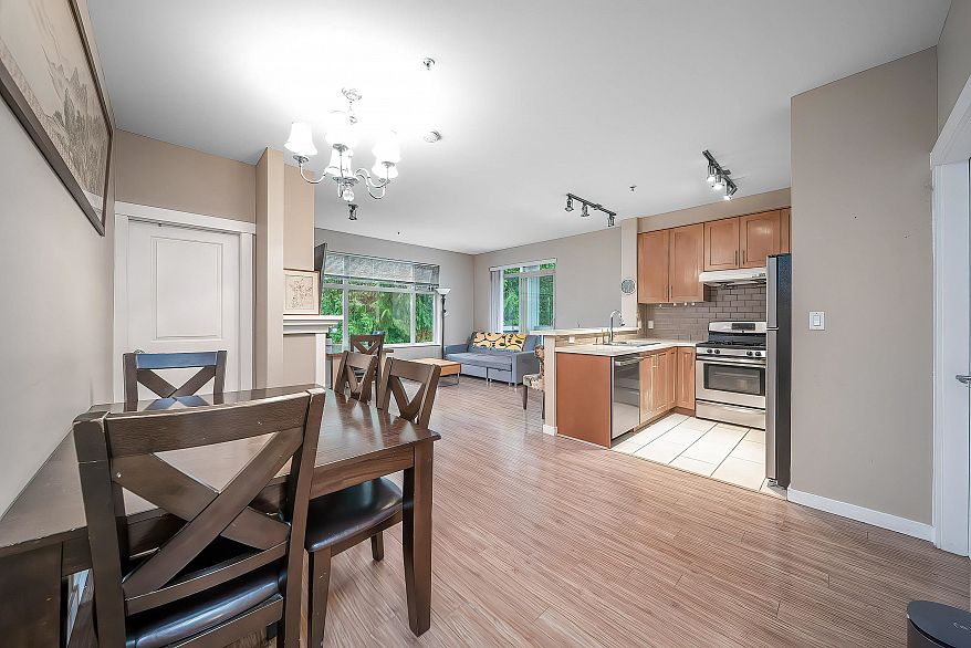 313 4883 Maclure Mews